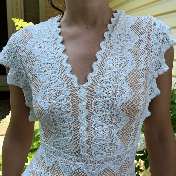 Nightcap by Carisa Rene Antoinette cream/nude lace overlay V-neck maxi dress, 1 - Picture 5 of 14